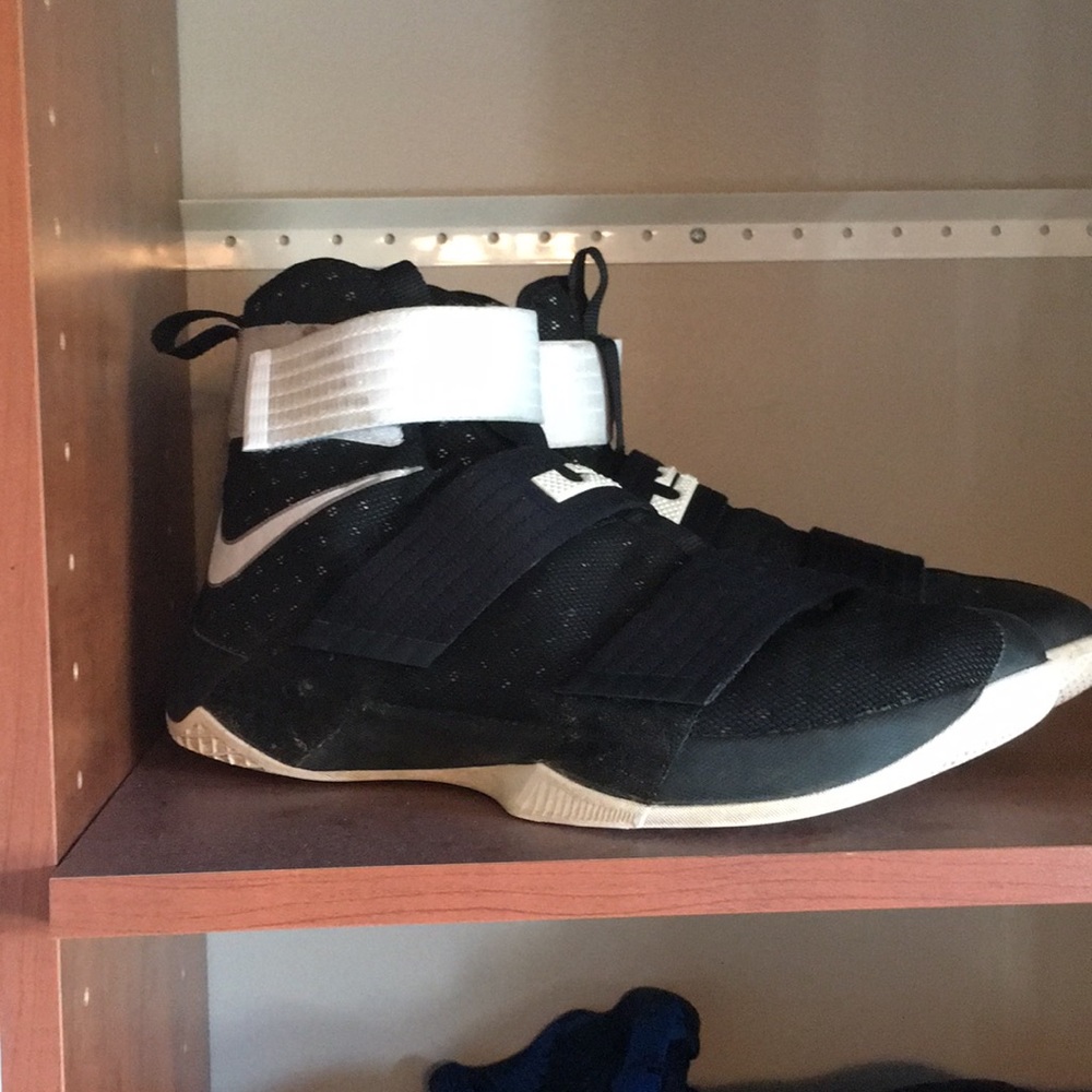 Lebron solider 10s